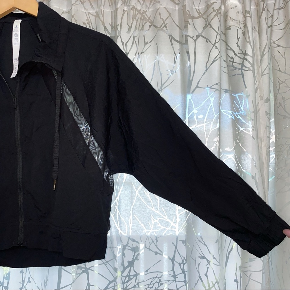 Lululemon black zip up sheer mesh stripes cropped in depth jacket - Picture 6 of 11